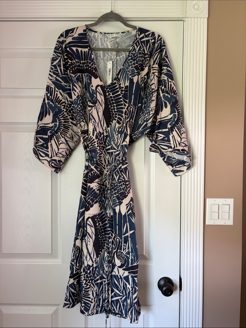 Final sale- nwt Trina Turk Navy & Cream Floral blue heron printWrap Midi Dress